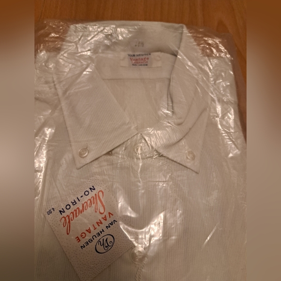 Vintage Van Heusen dress shirt - Picture 2 of 3